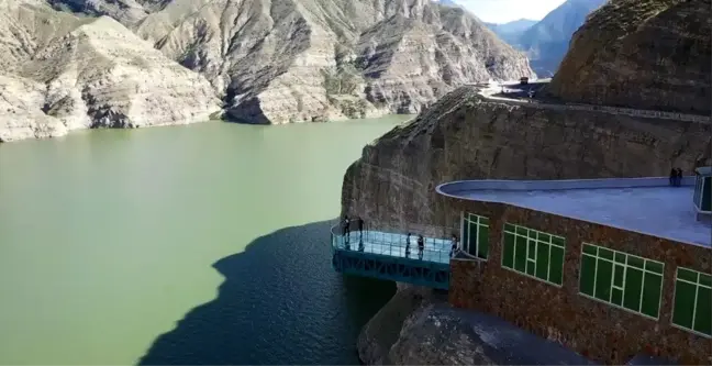 Türkiye'nin en uzun cam terasına ziyaretçiler akın ediyor