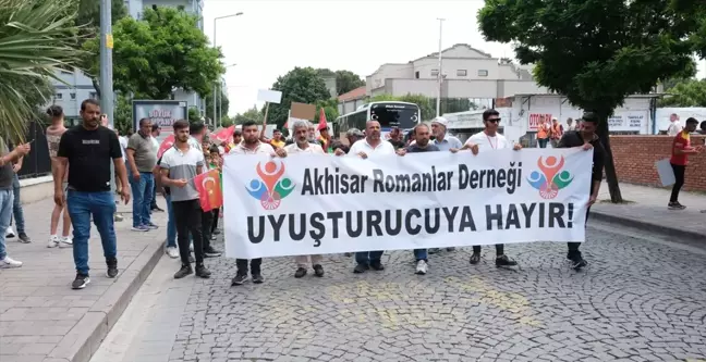 Akhisar Romanlar Derneği 'uyuşturucuya hayır' yürüyüşü düzenledi