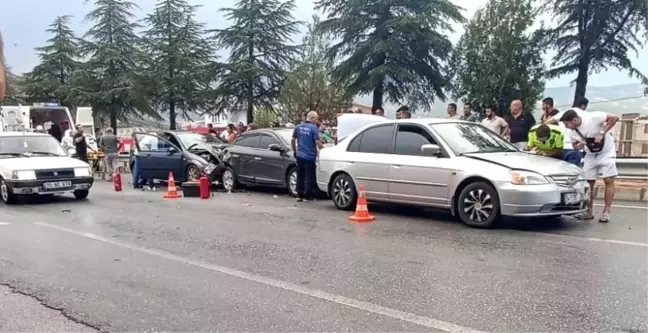 Denizli'de Zincirleme Trafik Kazası: 5 Yaralı