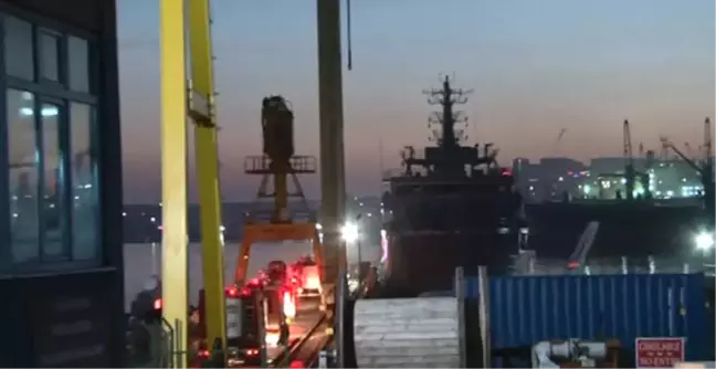 Tuzla'da Yapımı Süren Gemide Yangın Çıktı
