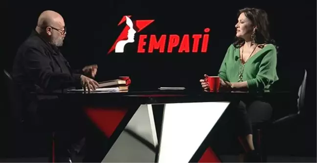 Aydan Şener: Kibarlık Budalası ile tiyatroda, Üç Kız Kardeş ile ekranda