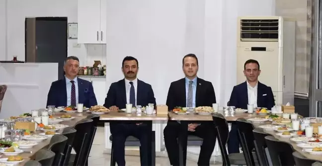 Özgür Sefa Sezer'e Veda Yemeği Düzenlendi