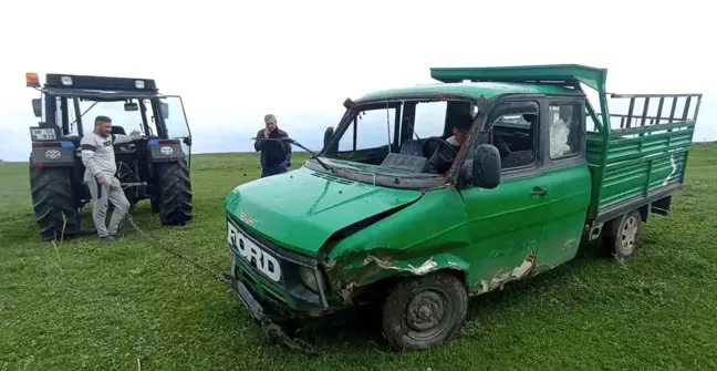 Kars'ta Kamyonet Köprüden Dereye Uçtu