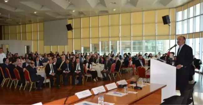 Müezzinoğlu, CHP'li Vekile Bakarak CHP'yi Eleştirdi
