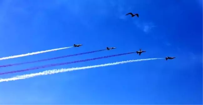Türk Yıldızları'ndan Of'ta nefes kesen gösteri