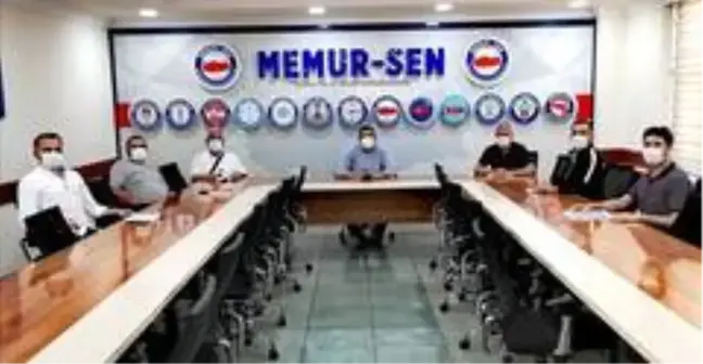 Sosyal mesafeli toplantı gerçekleştirdiler