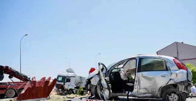 Eskişehir'de Tır ve Otomobil Çarpışması: 1 Ölü, 1 Ağır Yaralı