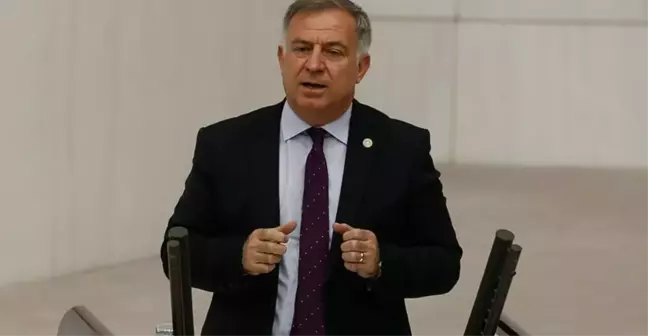 Gökan Zeybek kimdir? Kaç yaşında, nereli? Gökan Zeybek'in mesleği nedir, ne iş yapıyor?