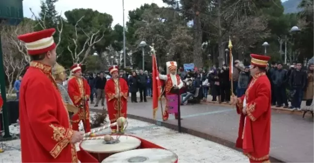 2. Abdülhamid'in Torununa Mehteranlı Karşılama