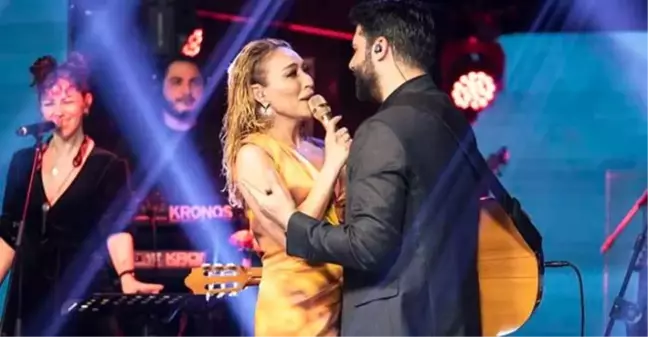 Sahnede eşiyle dans etti! Romantik anlar...