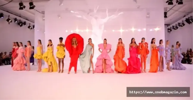 Boğazda Renkli Defile