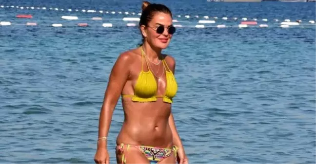 Sezonu Bodrum'da Açtı! Fit Vücuduyla Gençlere Taş Çıkardı!