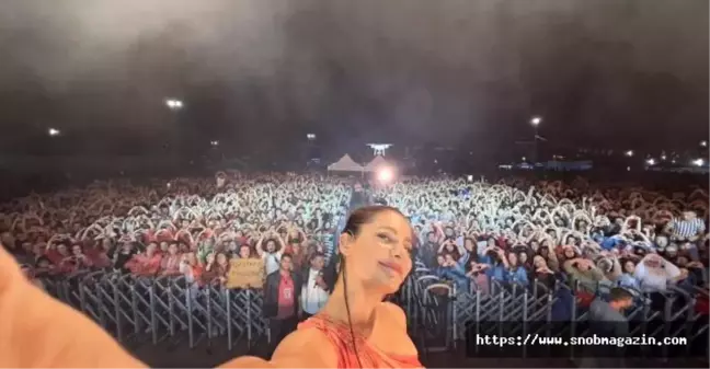 Atiye Yağan Yağmura Rağmen Sahneden İnmedi