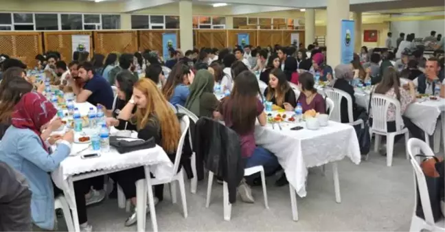 Ilgın'da Başarılı Öğrenciler İftarda Bir Araya Geldi