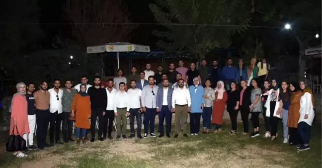 AK Parti'li Gençler Piknikte Moral Depoladı