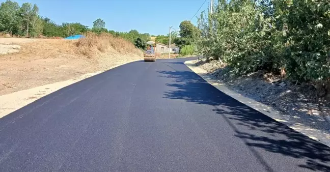 Edirne İl Özel İdaresi, Turpçular köyünde sıcak asfalt çalışmalarına devam ediyor