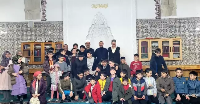 Erzurum'da Minik Kalpler Teravih Namazına Akın Etti
