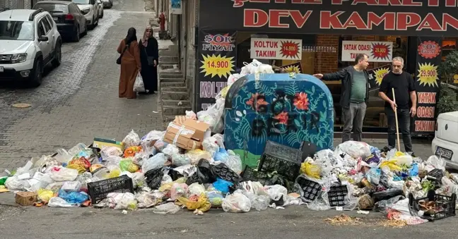 Buca'da Grev Nedeniyle Çöp Krizi: Sakinlerden Tepkiler