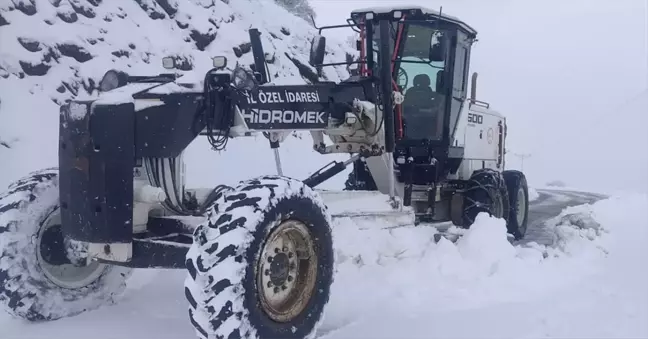 Elazığ'da Kar ve Tipi Nedeniyle Kapanan Köy Yollarından 127'si Açıldı