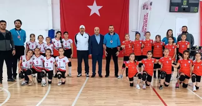 Alaplı Merkez Ortaokulu Küçük Kızlar Voleybol Takımı İl Şampiyonasına Katılıyor