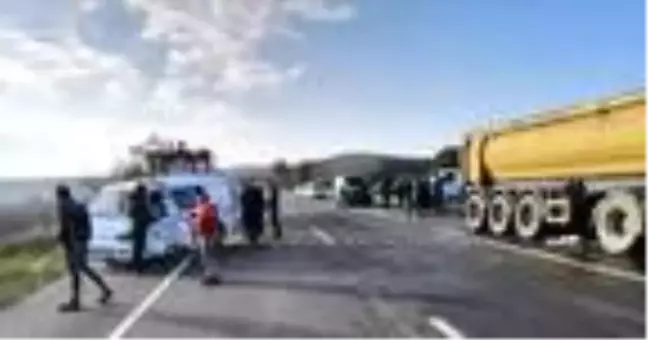 Tekirdağ'da TIR, minibüse çarptı: 1 ölü, 2 yaralı