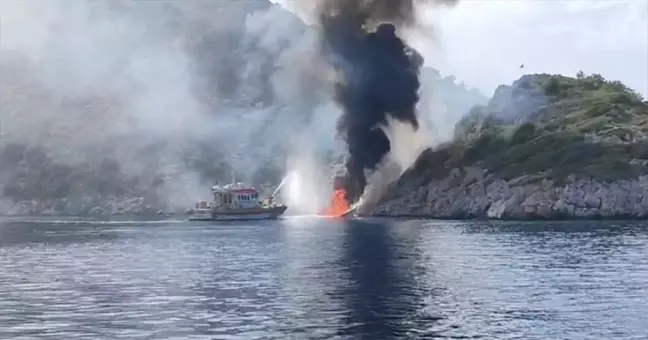 Muğla'nın Datça ilçesinde bir tekne yandı