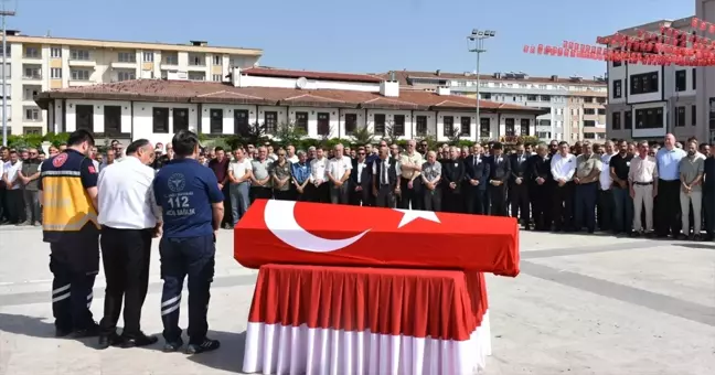 Sinop'ta trafik kazasında hayatını kaybeden ambulans sürücüsü defnedildi