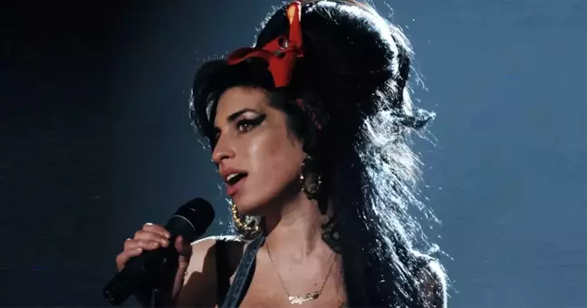 Amy Winehouse neden öldü? Amy Winehouse kaç yaşında öldü?