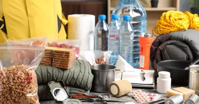 Deprem çantasında ne olmalı? Deprem anında ne yapılmalı?