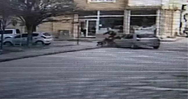 Edirne'de otomobille motosikletin çarpıştığı kaza kamerada