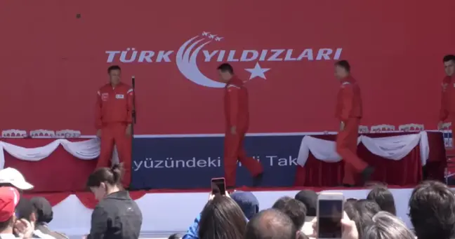 Türk Yıldızları İstanbul Hava Kuvvetleri Müzesi'nde hayranlarıyla buluştu