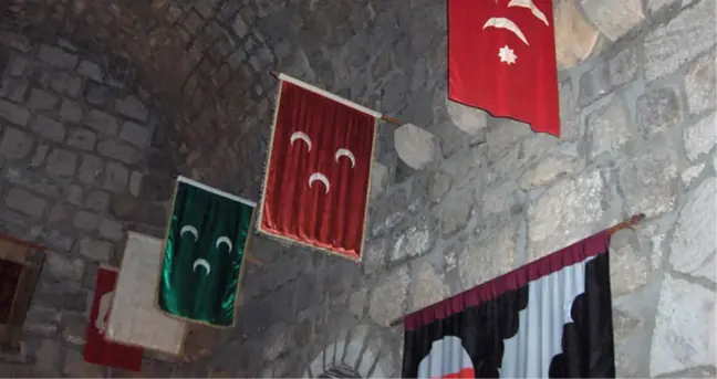 Almanya'nın Fürth Belediyesi Üç Hilalli Osmanlı Bayrağını Yasakladı