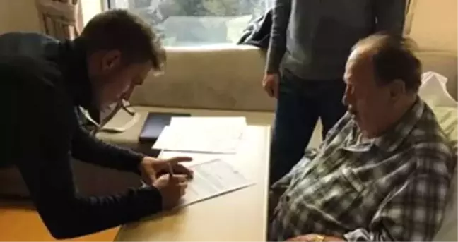 Gençlerbirliği Başkanı İlhan Cavcav, Yeni Transferle Hastanede Sözleşme İmzaladı