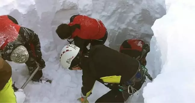 Avusturya'da Kayak Merkezine Çığ Düştü: 3 Ölü
