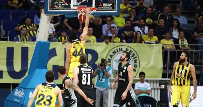 STBL Play-Off Yarı Finalinde Fenerbahçe, Darüşşafaka Doğuş'u 94-72 Yendi