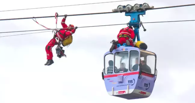Teleferikte Mahsur Kalan 100 Kişi İçin Kurtarma Operasyonu