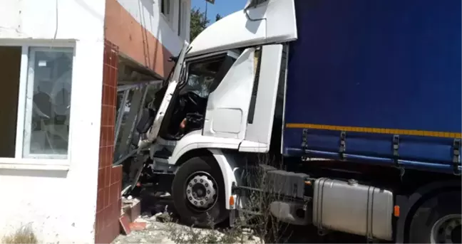 Direksiyon Başında Kalp Krizi Geçirince Benzinliğe Çarptı, Hayatını Kaybetti