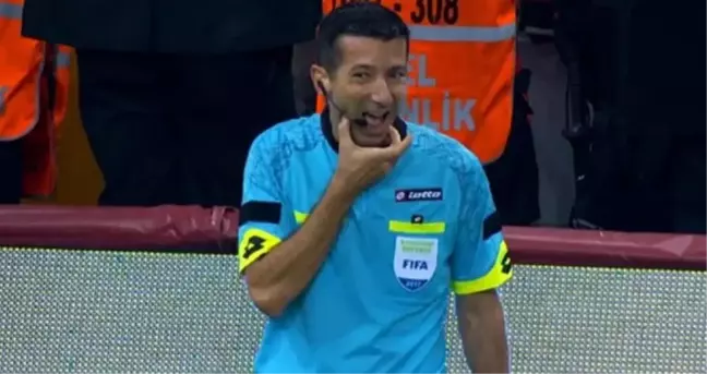 Galatasaray-Fenerbahçe Derbisinde, Yardımcı Hakem Tarık Ongun'a Su Şisesi İsabet Etti