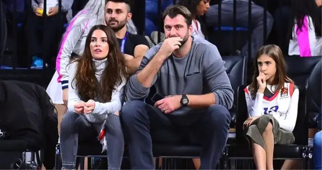 Anadolu Efes'ten Mehmet Okur'a Plaket