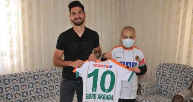 Emre Akbaba, Lösemi Hastası Emrahcan Mavi'yi Ziyaret Etti