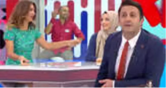 Yaparsın Aşkım'da Yarışan Çifte Takı Töreninde Piknik Tüpü Takılması İzleyicileri Kahkahaya Boğdu