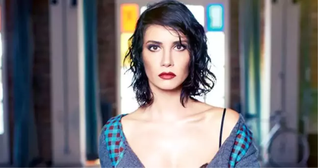 Ahu Yağtu, göğüs dekolteli fotoğrafı ile büyük beğeni topladı