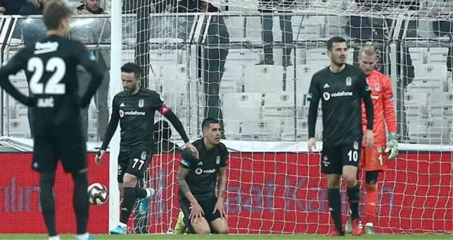 Beşiktaşlı taraftarlardan havalimanında Karius'a tepki: Go home