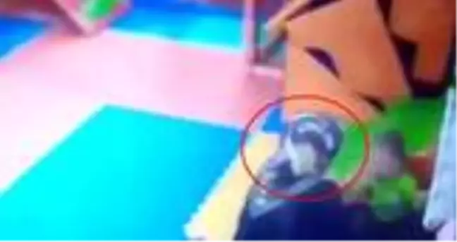 Kreşte 2 yaşındaki çocuğa şiddet kamerada! Aile, görüntüleri izleyip savcılığa koştu
