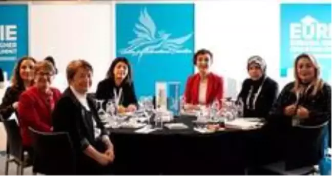 Rektör Çakar, Yükseköğretim'de kadın liderler konulu sunum yaptı