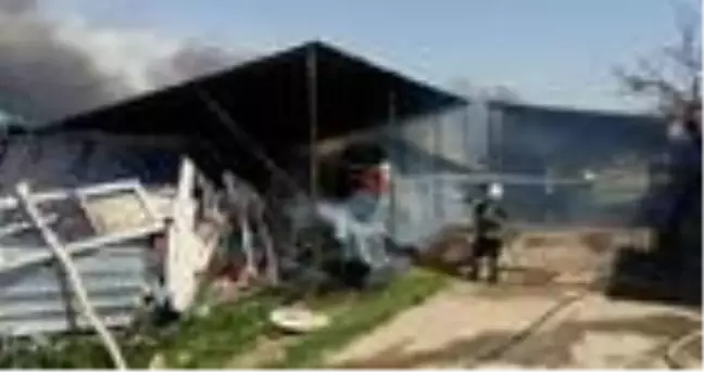 Burdur'da samanlık yangını; 1000 balya saman, traktör ve kamyonet yandı