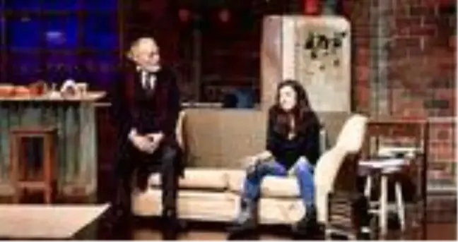 Beylikdüzü Kültür Sanat , Haluk Bilginer'in rol aldığı oyunla açtı