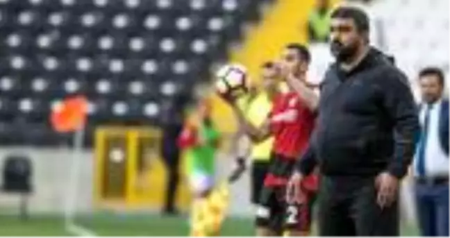 Ümit Özat kimdir? Ümit Özat kaç yaşında? Ümit Özat hangi takımlarda oynadı?