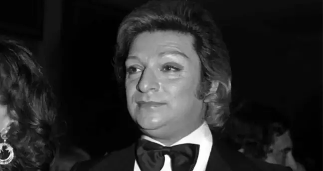 Zeki Müren - Sevemez Kimse Seni sözleri | Sevemez Kimse Seni şarkı sözleri nelerdir?