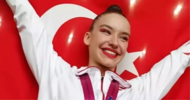 Ayşe Begüm Onbaşı kimdir? Ayşe Begüm Onbaşı kaç yaşında?